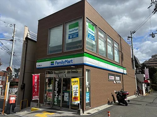 ファミリーマート　枚方御殿山店